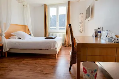Un ou plusieurs lits dans un hébergement de l'établissement Le Relais de Vellinus - Contact Hôtels
