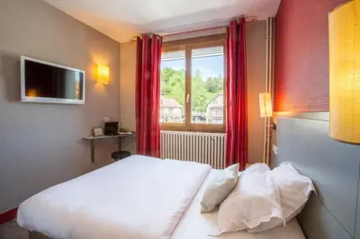 Un ou plusieurs lits dans un hébergement de l'établissement Le Relais de Vellinus - Contact Hôtels