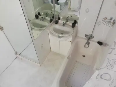 Salle de bains dans l'établissement La maison du rocher