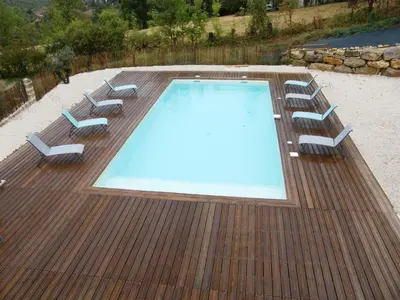 Piscine de l'établissement Lou Chastel ou située à proximité