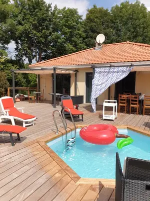 Piscine de l'établissement Brigitte Carbonnel ou située à proximité