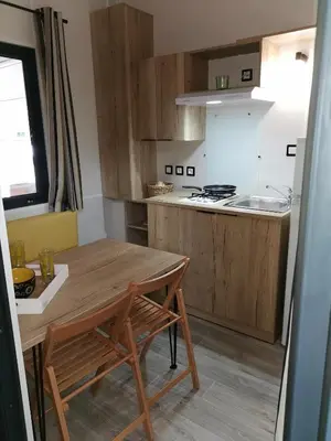 Cuisine ou kitchenette dans l'établissement Camping la Plage Lot Vallée de la Dordogne Rocamadour