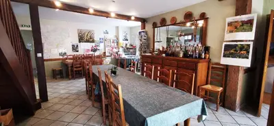 Restaurant ou autre lieu de restauration dans l'établissement Le Fidèle