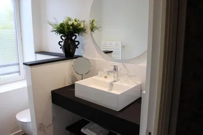 Salle de bains dans l'établissement Hôtel La Truffe Noire