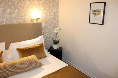 Un ou plusieurs lits dans un hébergement de l'établissement Hôtel La Truffe Noire