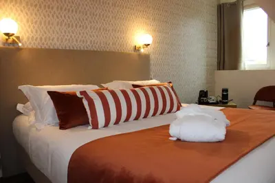 Un ou plusieurs lits dans un hébergement de l'établissement Hôtel La Truffe Noire