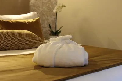 Un ou plusieurs lits dans un hébergement de l'établissement Hôtel La Truffe Noire