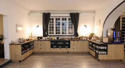 Cuisine ou kitchenette dans l'établissement Hôtel La Réserve de Brive