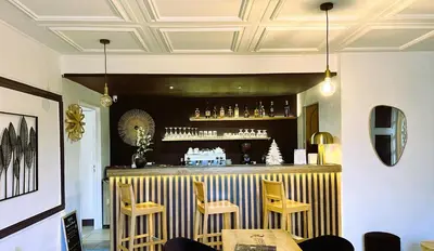 Salon ou bar de l'établissement Hôtel La Réserve de Brive