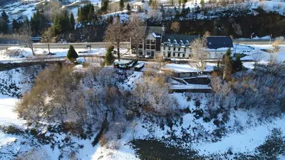L'établissement Hôtel des Chazes en hiver