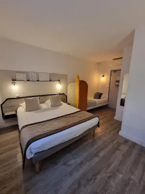 Un ou plusieurs lits dans un hébergement de l'établissement Amadour Hôtel