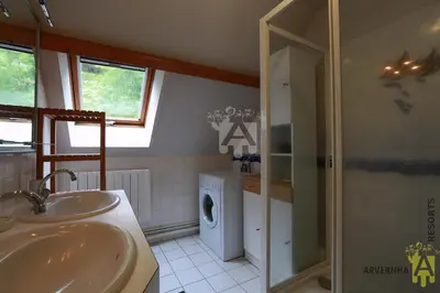 Salle de bains dans l'établissement Rev'O'Lac 2