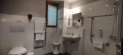 Salle de bains dans l'établissement Hôtel Les Esclargies