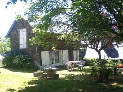 Jardin de l'établissement Gîte des Cantines