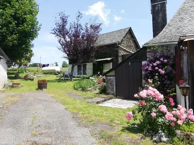 Jardin de l'établissement Gîte des Cantines