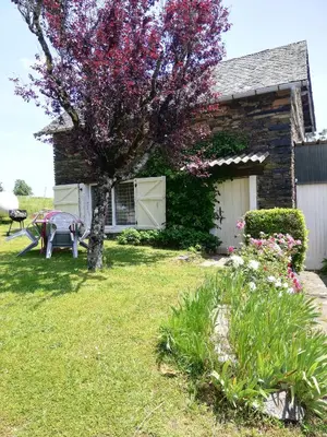 Jardin de l'établissement Gîte des Cantines