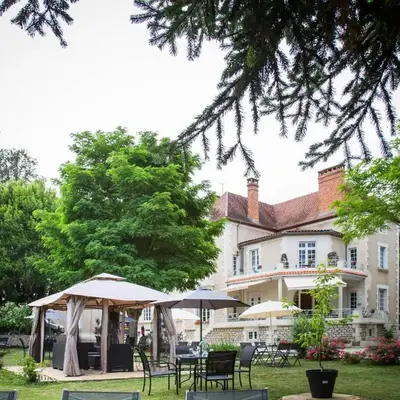 Vue du Château d'Excideuil en chambres