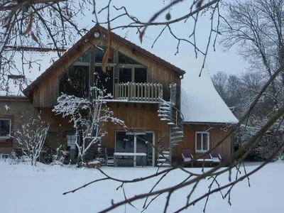 L'établissement Holiday Home in Auvergne with Roofed Garden and Terrace en hiver