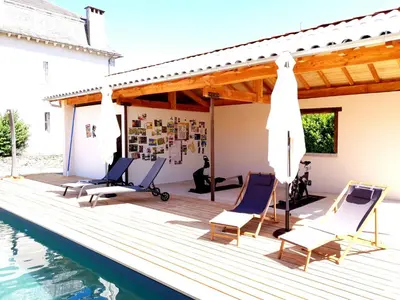 Piscine de l'établissement Gîtes de Maurs ou située à proximité