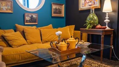 Coin salon dans l'établissement Hôtel Kyriad Brive Ouest