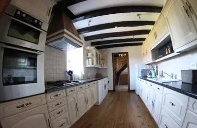 Cuisine ou kitchenette dans l'établissement Domaine des grandes landes