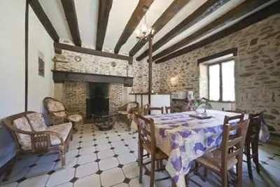 Coin salon dans l'établissement La Ferme de Laupilière
