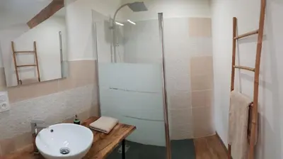 Salle de bains dans l'établissement L'étable gourmande chambres d'hôtes et ferme auberge