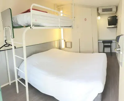 Un ou plusieurs lits dans un hébergement de l'établissement Premiere Classe Brive La Gaillarde Ouest