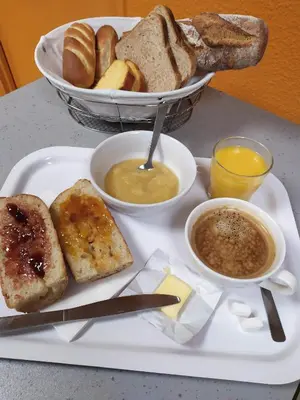 Nourriture dans l'hôtel ou à proximité