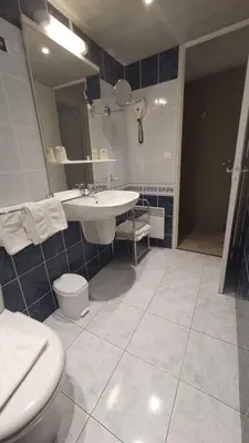 Salle de bains dans l'établissement Bergerie du Château - Lacapelle Marival
