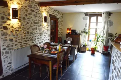 Coin salon dans l'établissement Les gîtes du bourg