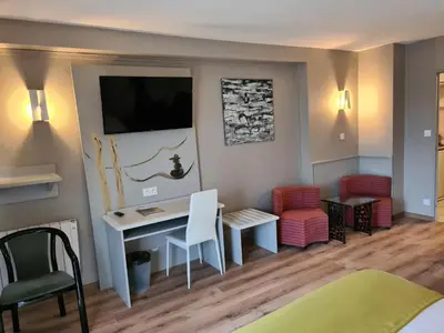 Coin salon dans l'établissement Bastide du Cantal