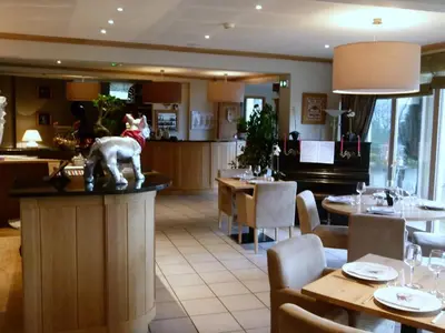 Restaurant ou autre lieu de restauration dans l'établissement Bastide du Cantal