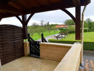 Jardin de l'établissement Maison confortable avec piscine partagée à Saint-Genies.