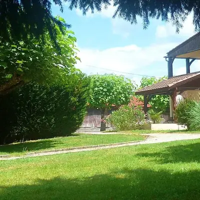 Maison confortable avec piscine partagée à Saint-Genies.