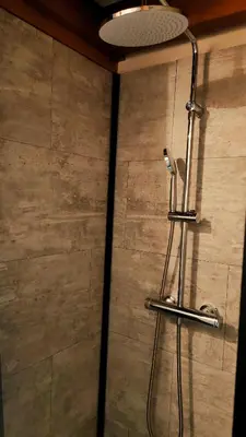 Salle de bains dans l'établissement Gite 3étoiles Coconning dans une grange cantalienne - Cantal Emotions Valette Auvergne