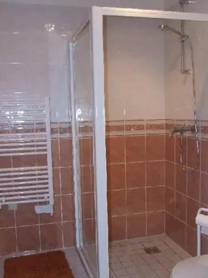 Salle de bains dans l'établissement GITE MONTPLAISIR