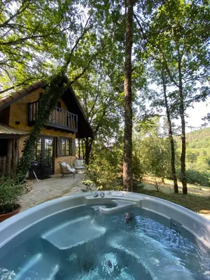 Piscine de l'établissement Petit Maison du Chêne ou située à proximité