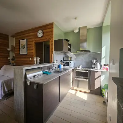Cuisine ou kitchenette dans l'établissement Gite La Lumette