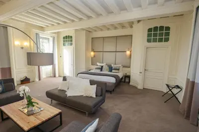 Un ou plusieurs lits dans un hébergement de l'établissement Hôtel Château de Lacan