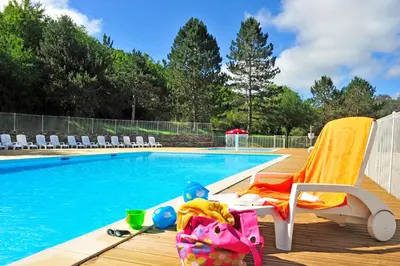 Piscine de l'établissement Résidence Goélia Les Cottages du Lac ou située à proximité