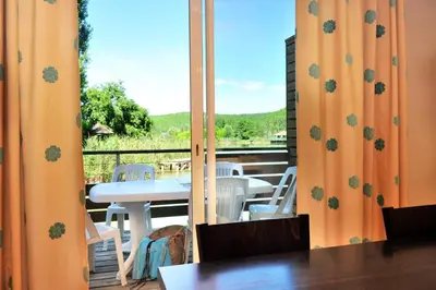 Balcon ou terrasse dans l'établissement Résidence Goélia Les Cottages du Lac