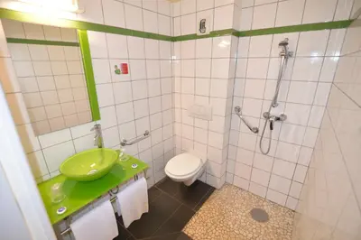 Salle de bains dans l'établissement Brit Hôtel Essentiel Limoges Nord Calme, Parking gratuit, accès rapide A20