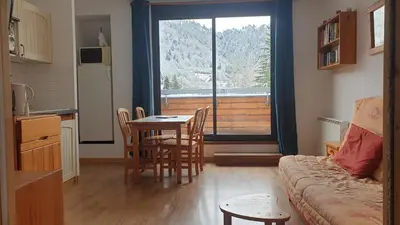 Coin salon dans l'établissement appartement chaleureux avec terrasse ensoleillée 2 étoiles