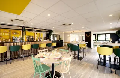 Restaurant ou autre lieu de restauration dans l'établissement Campanile NATURE - Limoges Nord