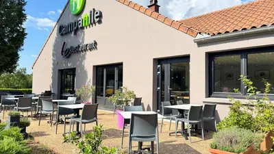 Restaurant ou autre lieu de restauration dans l'établissement Campanile NATURE - Limoges Nord