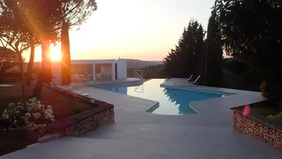 Piscine de l'établissement petit paradis vallee de la dordogne proche de SARLAT et ROCAMADOUR ou située à proximité