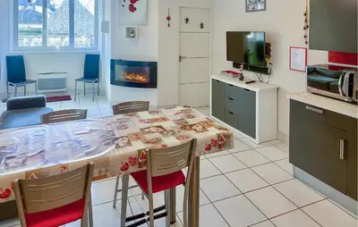 Cuisine ou kitchenette dans l'établissement Beautiful Apartment In La Bourboule