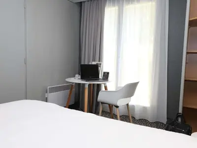 Télévision ou salle de divertissement dans l'établissement ibis Egletons