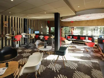 Coin salon dans l'établissement ibis Egletons